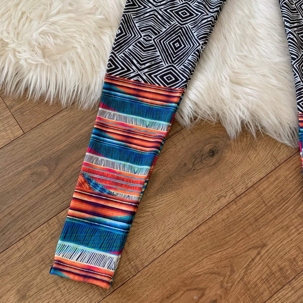 NWT Onzie Multicolor Graphic Workout Legging - Picture 4 of 7